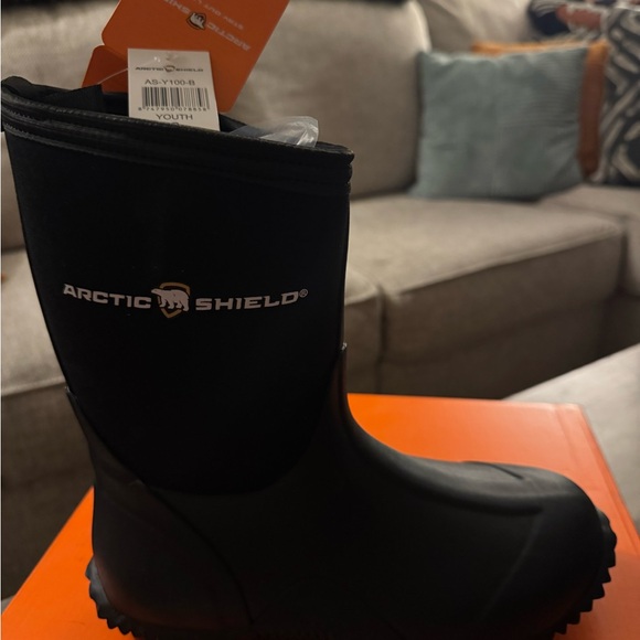 Arctic Shield Black Youth Boots - Picture 1 of 4